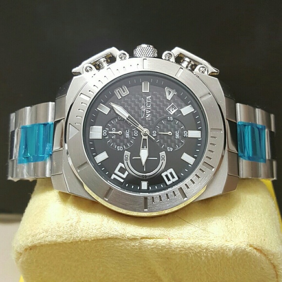 (1 LEFT IN STOCK)New Invicta unique Driver watch